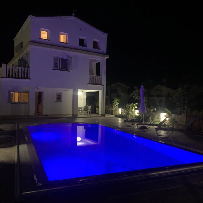 pool+night+2-1920w